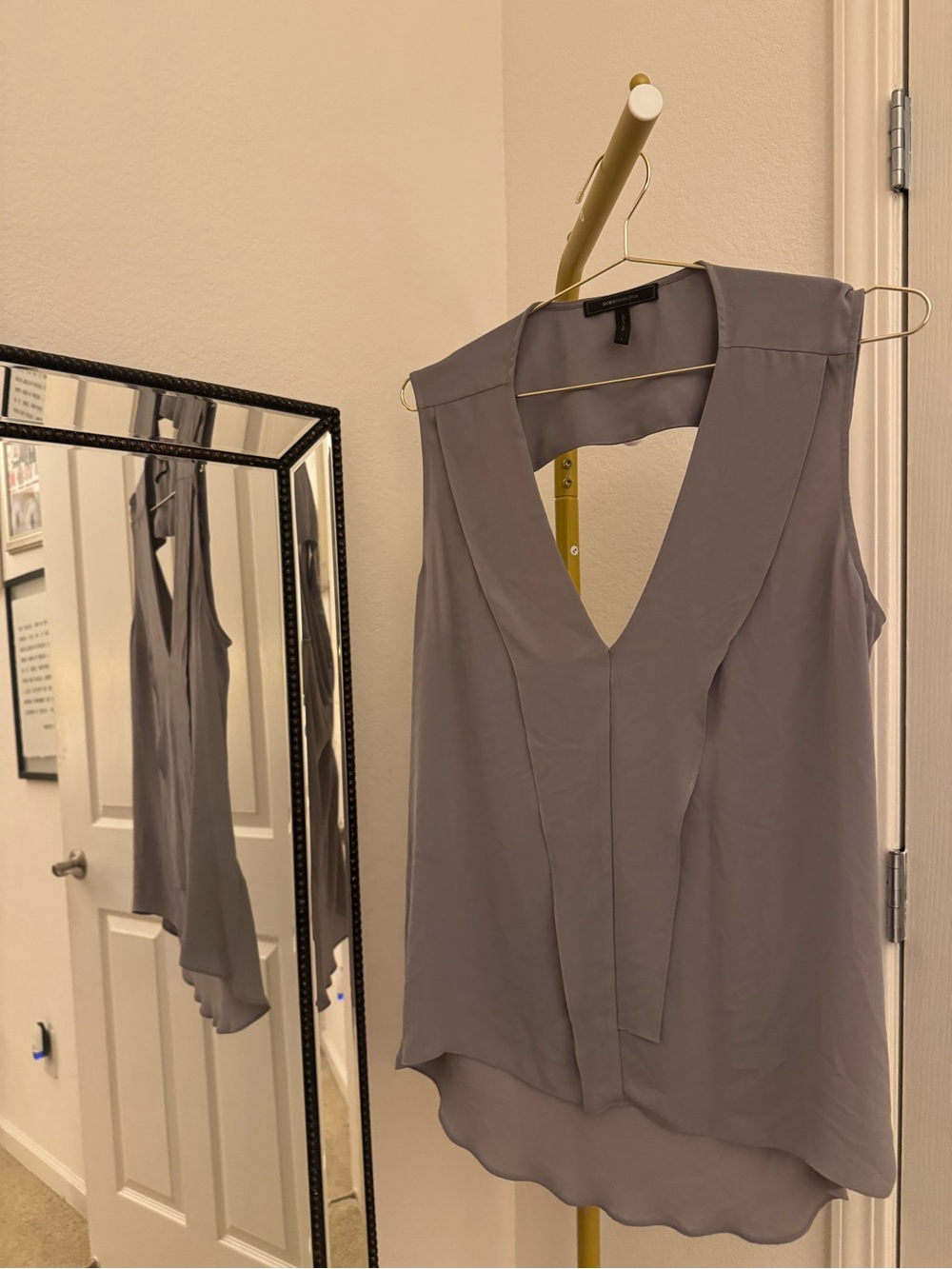 BCBGMAXAZRIA Gray Sleeveless Draped V-Neck Blouse